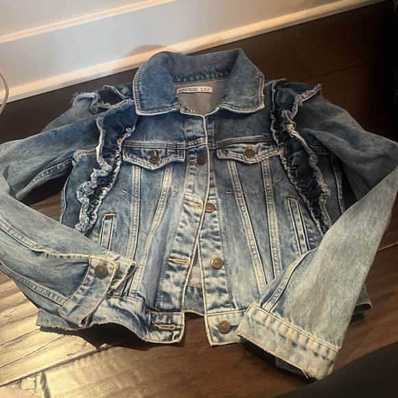 Worn once. Zara basic ruffle jean jacket - Picture 4 of 6